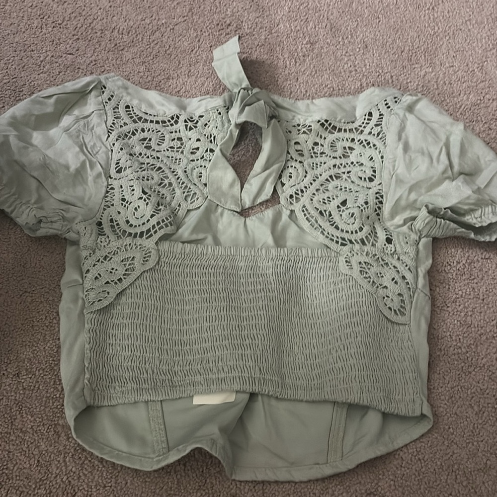 Hollister Cream Crop Blouse with Bib Collar - Picture 3 of 3